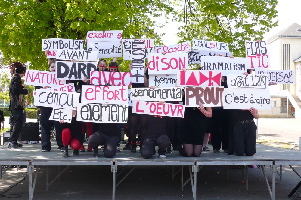 ¡Mani’fiesta ! LE MANIFESTE DE L’ABSURDITÉ CASTELLIENNE — photo 7