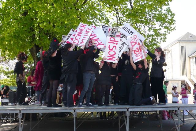 ¡Mani’fiesta ! LE MANIFESTE DE L’ABSURDITÉ CASTELLIENNE — photo 6